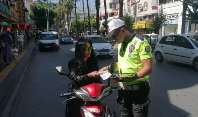 Antalya'da ceza yazılan kadın sürücü polislere taşkınlık çıkardı