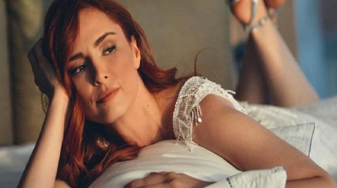 "Ayaklarına sağlık" Mine Tugay'ın son pozları takipçilerini mest etti!