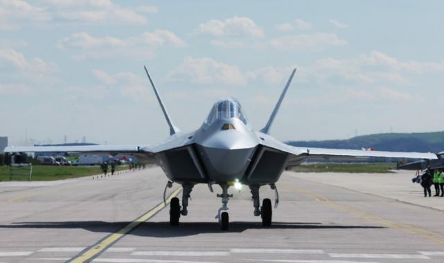 Azerin, KN'ın önünde 'Çırpınırdın Karadeniz'i' söyledi