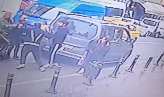 Beşiktaş'ta bıçak çeken sürücü kızının yanında dayak yedi