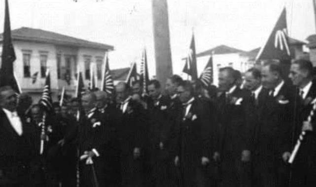 Bir dönemin izinde: Tek parti döneminde Cumhuriyet Bayramı kutlamaları