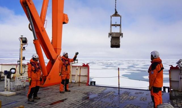 Çin yapımı robotik araç, Kuzey Kutbu’nda buzun altını araştırıyor