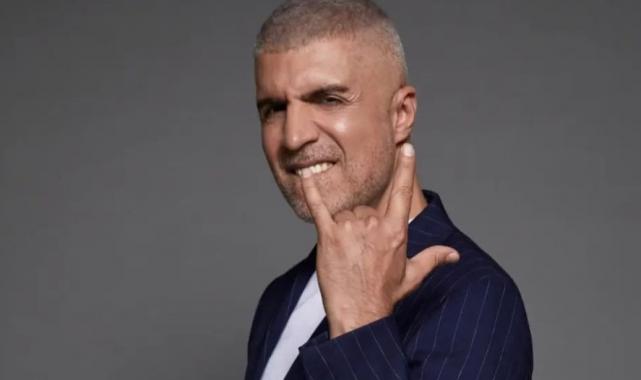 Cumhuriyeti kutlamayan Özcan Deniz yuhalandı: Çatal bıçakla protesto edildi!