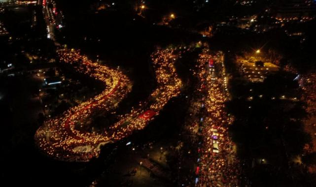 Cumhuriyet'imiz 100 yaşında! Tüm yurtta fener alaylı kutlama