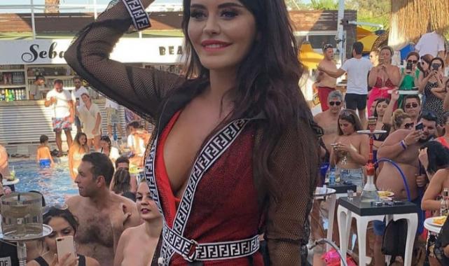 Ebru Polat’ın cüretkar pozuna takipçileri akın ediyor! "İç çamaşırı giymeyi unutmuşsun"