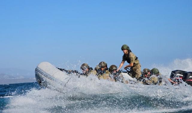 Ege'de yapılan Müşterek Bot Eğitimi'nden nefes kesen kareler