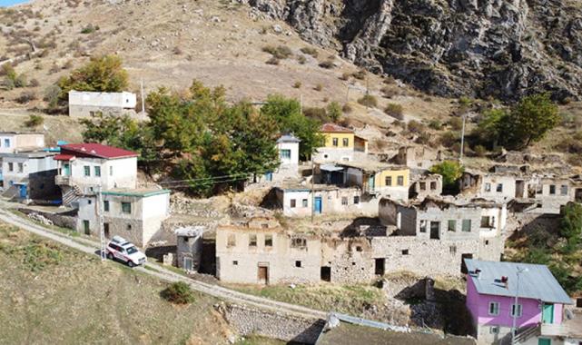 Erzincan'da dağ köylerindeki hastalara sağlık hizmeti, 4x4 ambulansla ulaşıyor