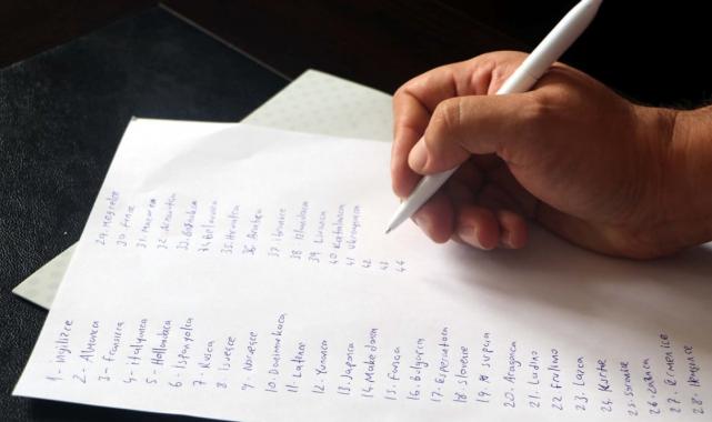 Gaziantep'te 44 dil bilen ingilizce öğretmeni: İnanmayan test edebilir