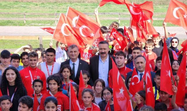 Gölcük'te 100. yıla koştular