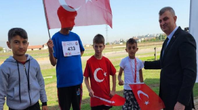 Gölcük'te 100. yıla koştular