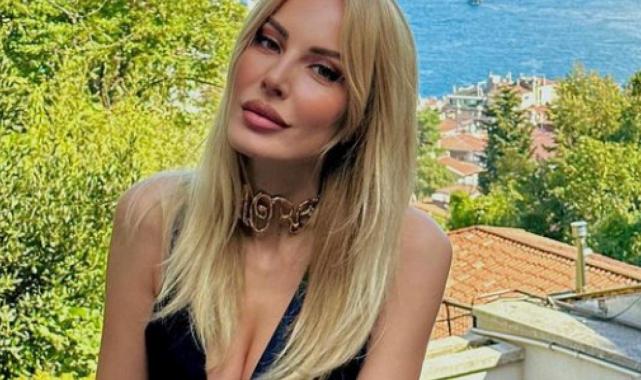 Hande Sarıoğlu bir erkeğin bacaklarına sarıldı... Dekoltesi olay oldu: "Icardi mi o"