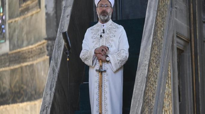 Hutbeye &#039;yalınkılıç&#039; çıkan Ali Erbaş&#039;tan Filistin mesajı