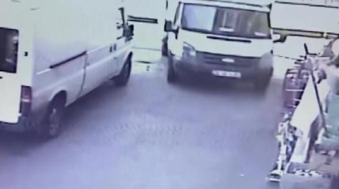 İstanbul Ataşehir'de vatandaşa çarpan kamyonet hızla kaçtı