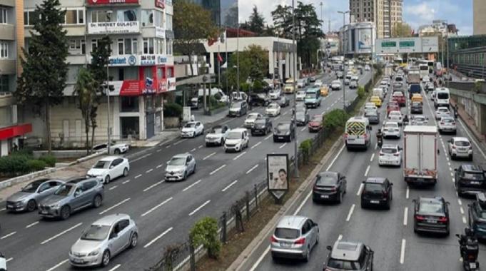 İstanbul&#039;da trafik yoğunluğu! Trafik durma noktasına geldi...