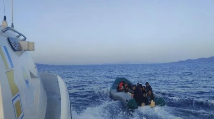 İzmir açıklarında 119 düzensiz göçmen kurtarılırken 94&#039;ü ise yakalandı