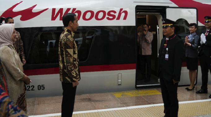 Jakarta-Bandung Yüksek Hızlı Demir Yolu hizmete girdi