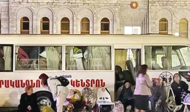 Karabağ'dan son otobüs de kalktı: Bölgede Ermeni göçü sona erdi