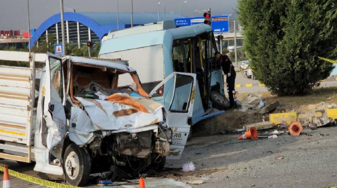 Karabük'te kırmızı ışık ihlali yaptı! 11 kişi yaralandı...