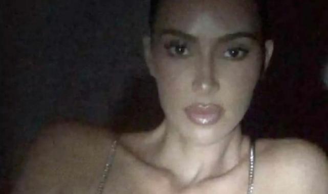 Kim Kardashian küçük iç çamaşırıyla poz verdi