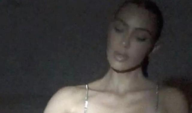 Kim Kardashian küçük iç çamaşırıyla poz verdi