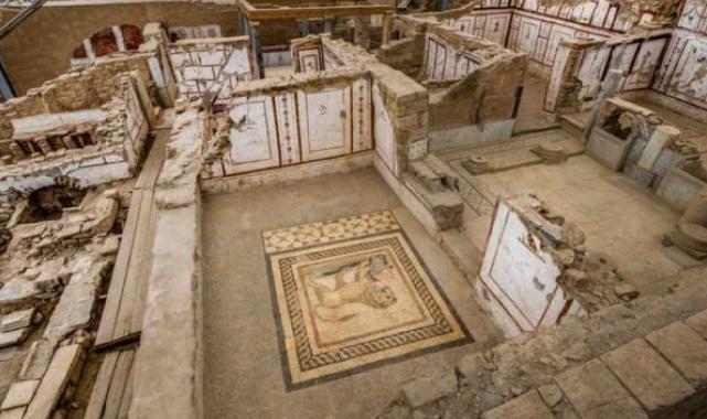 Kültür ve Turizm Bakanı Mehmet Nuri Ersoy, 'Geleceğe Miras Sonsuz Efes' projesini tanıttı