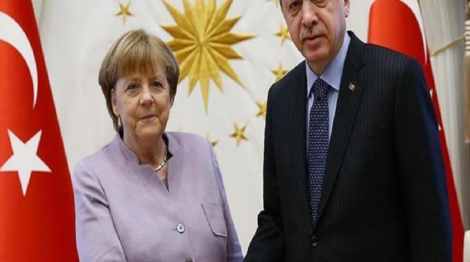 Merkel, Erdoğan ile Almanya&#039;daki Türklere ilişkin diyaloğunu anlattı