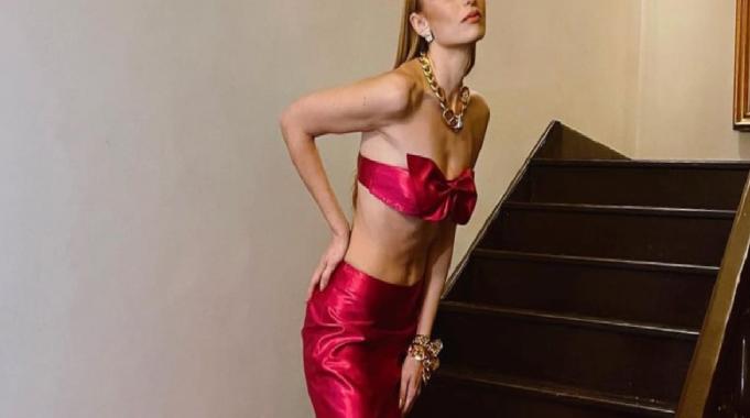 Nilperi Şahinkaya'nın davet tarzı