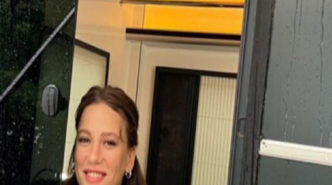 Serenay Sarıkaya karavanda