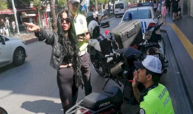 Antalya'da ceza yazılan kadın sürücü polislere taşkınlık çıkardı