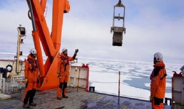 Çin yapımı robotik araç, Kuzey Kutbu’nda buzun altını araştırıyor