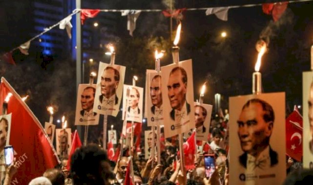 Cumhuriyet'imiz 100 yaşında! Tüm yurtta fener alaylı kutlama