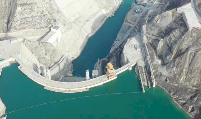 Dünyanın en büyük çift basamaklı türbinli hidroelektrik santrali çalışmaya başladı