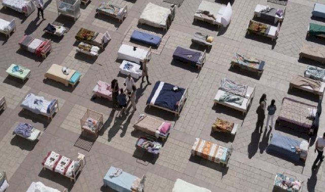 Gazze'de İsrailli rehineler için 230 boş yatak sergilendi