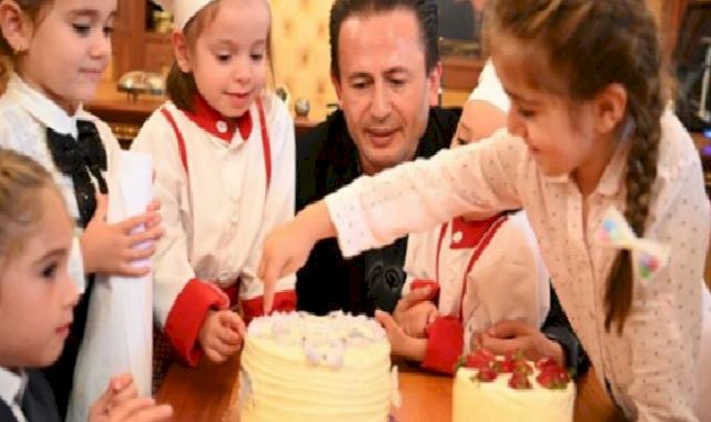 Geleceğin mesleklerini canlandıran kız çocukları, Başkan Yazıcı’yı ziyaret etti