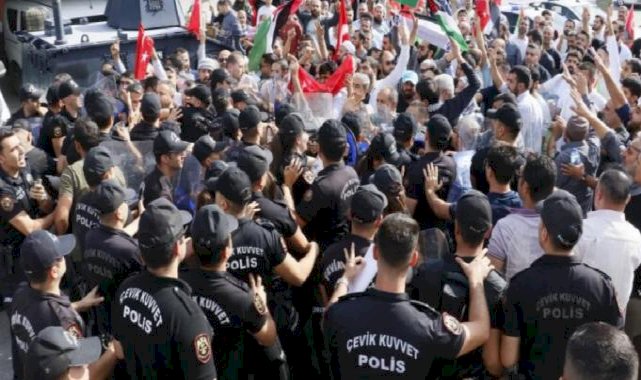 İncirlik Üssü önünde Filistin'e destek gösterisi