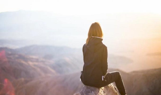 İnsanın içindeki yaratıcılık potansiyelini ortaya çıkartan, Kutunun Dışında Düşünmek kitabında sorgulamalar