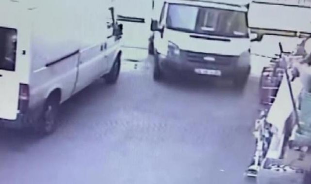 İstanbul Ataşehir'de vatandaşa çarpan kamyonet hızla kaçtı