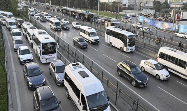 İstanbul trafiği kilit! Bazı bölgelerde yoğunluk yaşanıyor