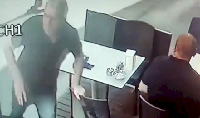 İstanbul'da masayı silen büfeciye adres sordu! Bacağından vurdu