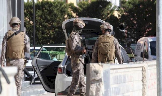 Konya'da kendisini eve kilitledi! Polise direndiği anları canlı yayında paylaştı