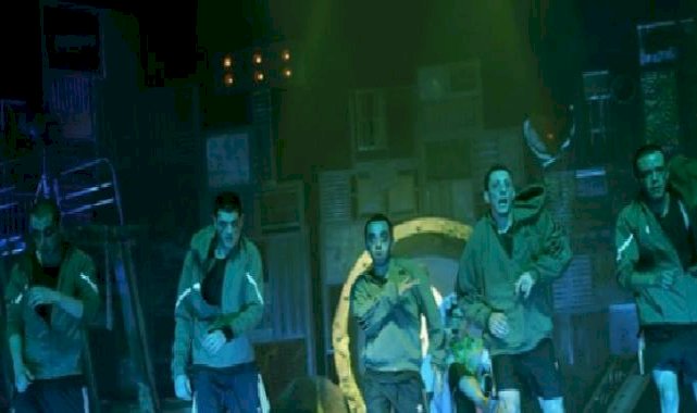 Rap Müzikali Otomatik Portakal ayakta alkışlandı