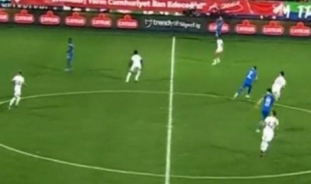 Rize'de 2 dakikada iki tartışmalı pozisyon!