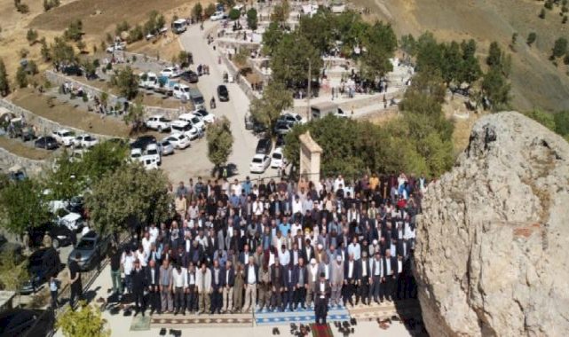 Şırnak’ta 3 asırlık gelenek: Mezarlık ziyaretine 5 bin kişi katıldı