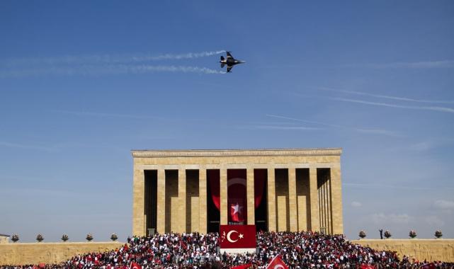 Türkiye'de 100'üncü yıl coşkusu! Anıtkabir 1 milyon 182 bin 425 ziyaretçi ağırladı