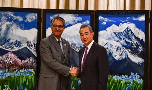 Wang Yi, Pakistan Dışişleri Bakanı Jilani’yle görüştü