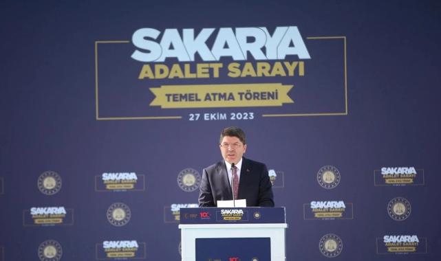 Yılmaz Tunç: Anayasa'nın darbecilerce yazılması değiştirmek için yeterli sebeptir