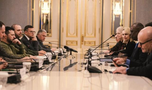 ABD Savunma Bakanı Austin'den Ukrayna'ya sürpriz ziyaret