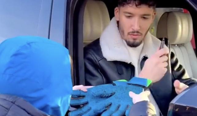 Altay Bayındır'dan anlamlı hareket! Minik hayranına eldivenini hediye etti