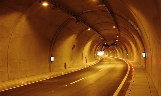 Anadolu Otoyolu Bolu Dağı Tüneli İstanbul yönü trafiğe kapatıldı