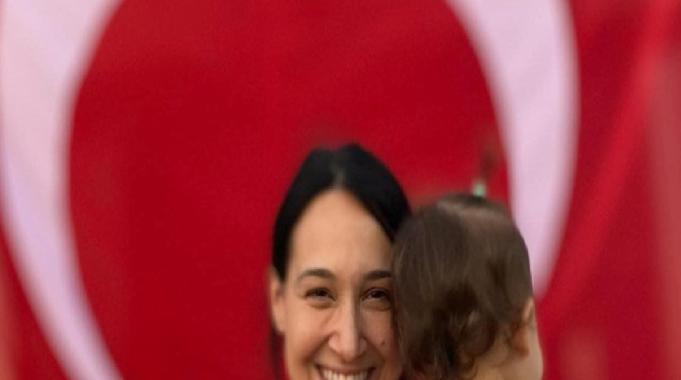 Barış Arduç'la evli olan Gupse Özay kızları Jan Asya'yı anlattı: "Çocuk tam bir babacı oldu"